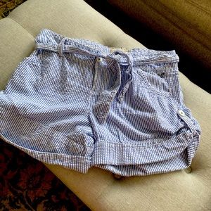 American Eagle sear sucker blue and white shorts size 4.